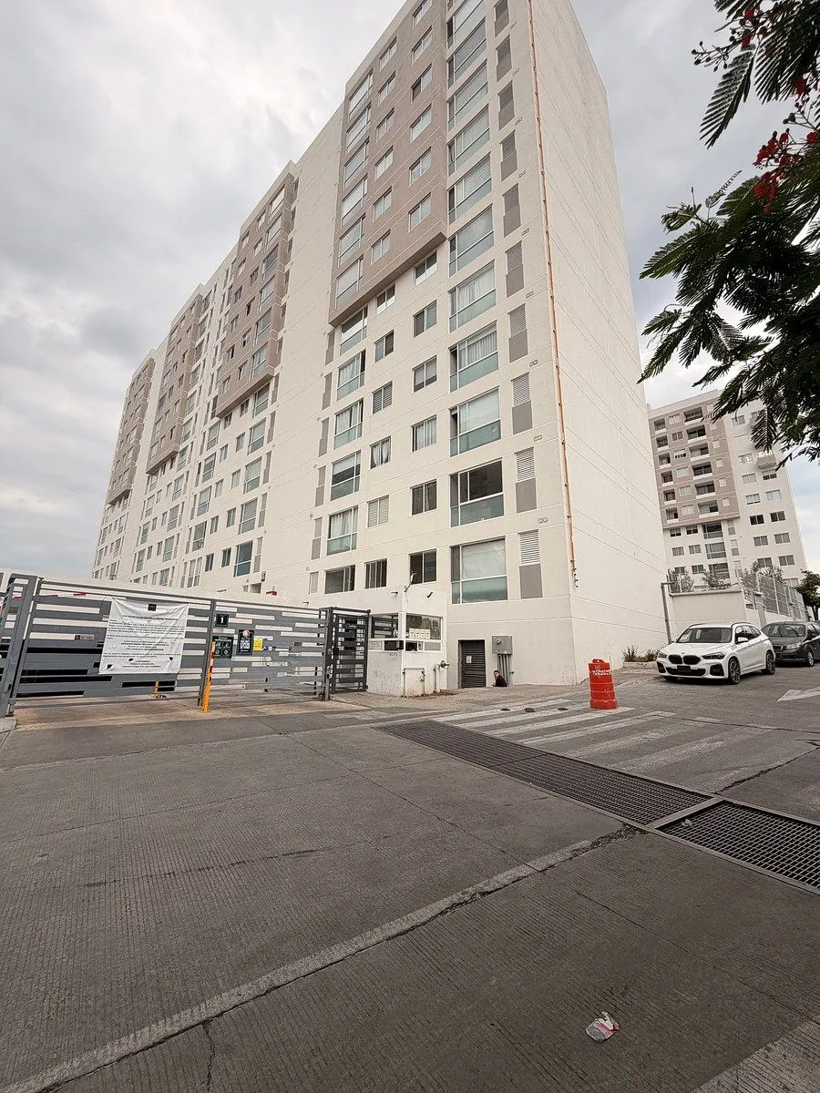 Departamento en Planta Baja con Jardín Privado en Tres Lagos Guadalajara